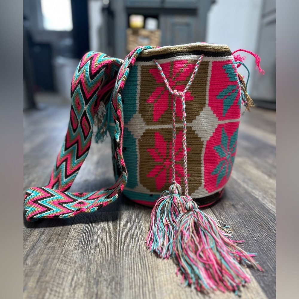 Wayuu Colombian tribe hand made “mochila” Crossbody bag